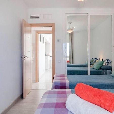 021 - Wonderful Beachfront Apartment With Stunning Sea Views Benalmadena Bagian luar foto